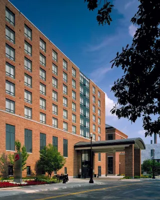 The Blackwell Inn and Pfahl Conference Center Hotels near Wild Cat Gift & Party! (formerly Wholly Craft)