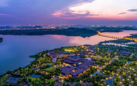 Hilton Wuhan Optics Valley Отели рядом с достопримечательностью «Squirrel Paradise»