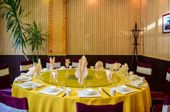 Yunti Hotel Makanan Photos