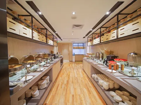 Echarm Hotel (Guangzhou Yongqing Fang Zhongshan 8th Road Metro Station Branch) Отели рядом с достопримечательностью «Guangzhou Sports Center for the Youth»