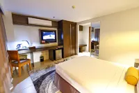 Home Crest Hotel