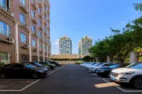Jinye Jingsheng Hotel (Leshan High-speed Railway Station Jiaxing Road Food Street) - Parkplatz