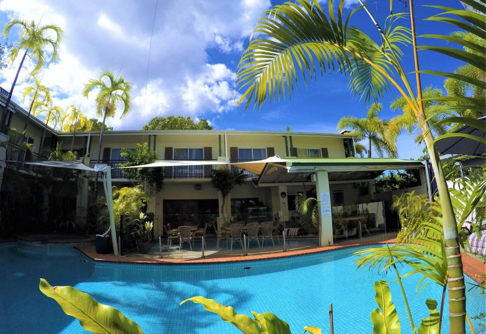 2. 크리스탈 가든 ..