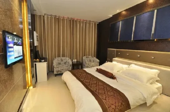 Longyou Haoting Pinshang Hotel