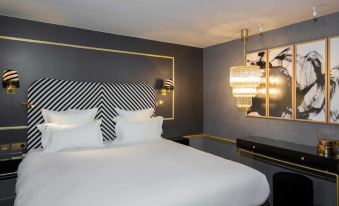 Snob Hotel