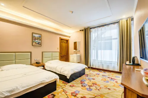 Shenghe Boutique Hostel