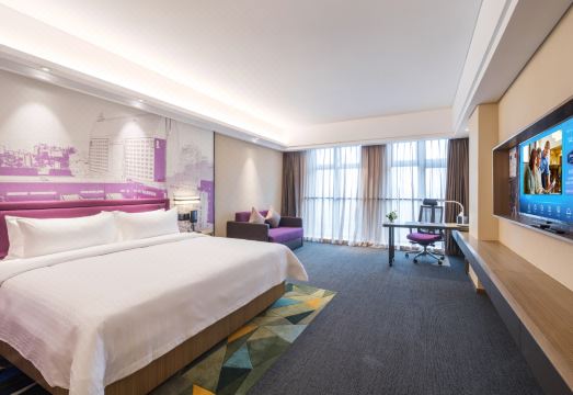 1. 햄튼 바이 힐튼..