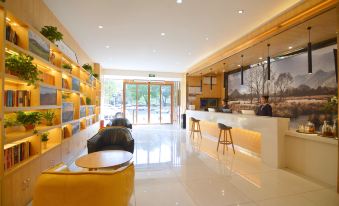 Ease Hotel · Fun (Yichang Zhijiang Miaoshang Plaza)