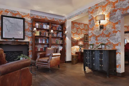 R. Kipling by Happyculture Отели рядом с достопримечательностью «Мулен Руж»