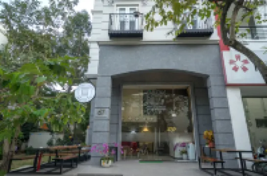 パークヒル ホテル & アパートメント Gia Hien Hien Tuan周辺のホテル