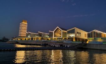 Deep Submarine Star Hotel (Yangzhou East High-speed Railway Station)