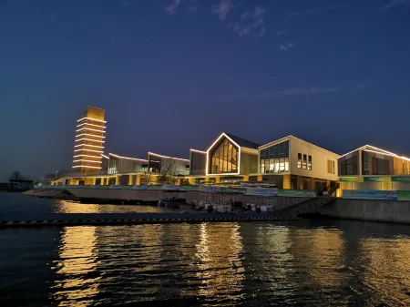 Deep Submarine Star Hotel (Yangzhou East High-speed Railway Station) Отели рядом с достопримечательностью «Longchuan Square»