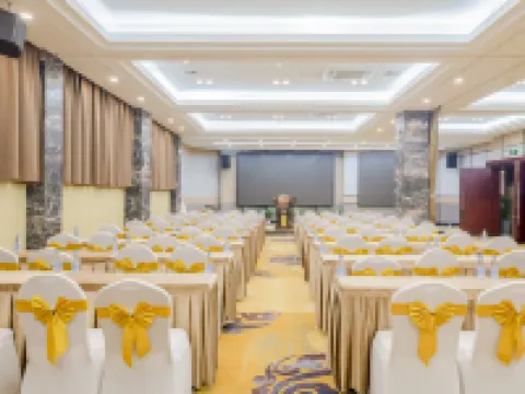 Jinshuiwan International Hotel (Guilin High-speed Railway North Station West Station) Hotels in Lingchuan