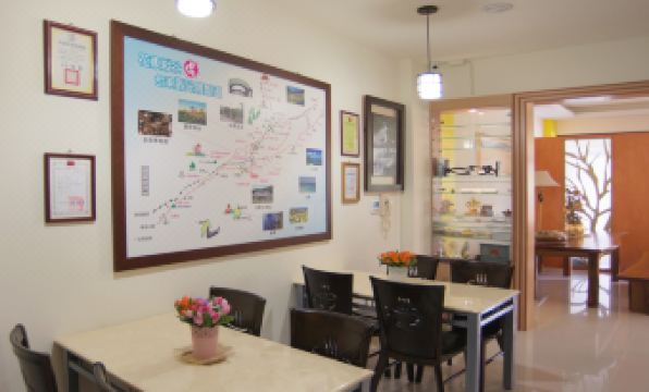 Taitung Car Stack Bed and Breakfast