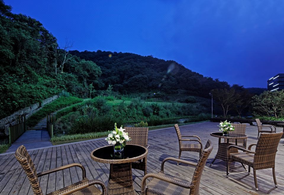 4. 항저우 피닉스 ..