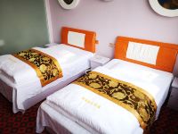 禹城橙客主题宾馆 - 标准双床房