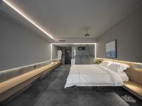 悦酒店(西安唐延路店) - 动线影音浴缸大床房