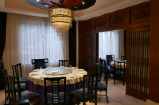 Nantai Crystal Hotel (Dayi High-Speed Railway Station)