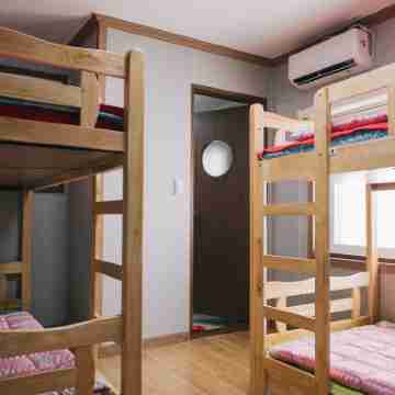 We Guest House - Hostel Rooms