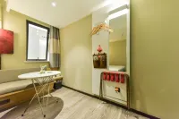 Ibis Hotel (Guangzhou pazhou Convention and Exhibition Center Haizhu Wetland Park) - bar