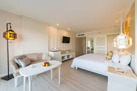 The Riverie by Katathani Отели рядом с достопримечательностью «The Navel City Pillar of Chiang Rai»