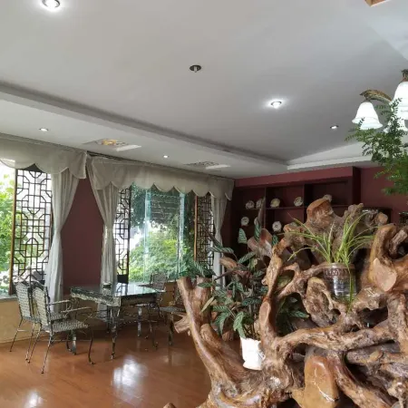 Yufeng Guangjulou Hotel