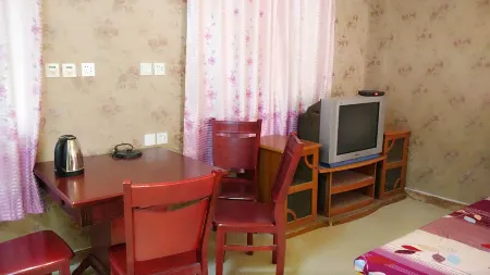 Fengqiu Huaqing hot spring Hotel