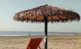Liangzi Seaview Family Apartment (Laoting Tangshanwan Shop)
