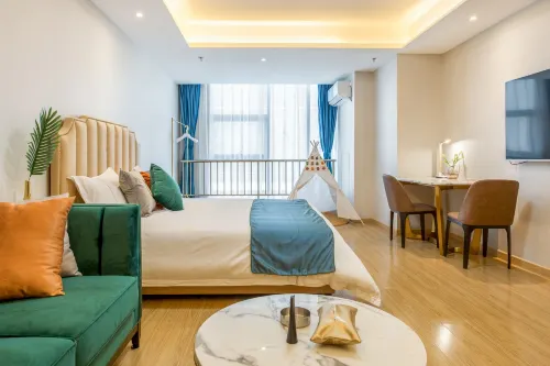 Cloud Building Selection Hotel