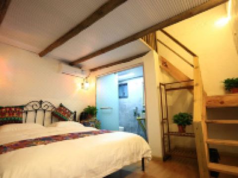 西昌拾光小院精品民宿 - 精致阁楼房