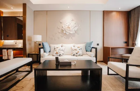 Gasda Hotel Отели рядом с достопримечательностью «Sichuan Institute of Technology (Luojiang Campus)»