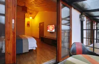 Lingting · Cloud and Mist Mountain-view Inn (Zhangjiajie Wulingyuan National Forest Park Sign Gate)