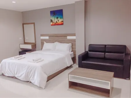 PJ Place  Service Apartment Отели рядом с достопримечательностью «Bangkok Seat Company Limited»