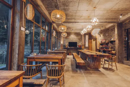 Congqian Shanju Hotel Отели рядом с достопримечательностью «Guzhang Folklore Garden»