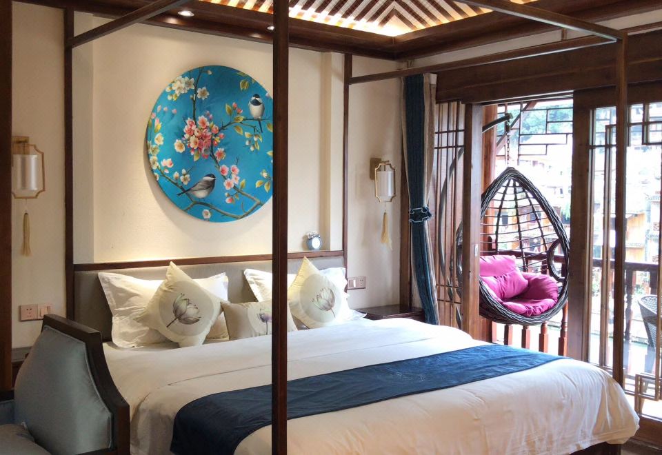 Qichi Yijiaren River-view Hostel