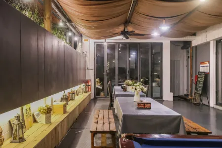 Q+ Palm Bay Art Hostel Отели рядом с достопримечательностью «Международная прибрежная туристическая зона Сичонг»