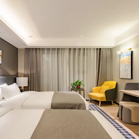 Floral Hotel · Zhengzhou Tiancheng Hotel (Zhengzhou Xinzheng International Airport) Отели рядом с достопримечательностью «Отель Cai Jianguo - Конференц-зал»