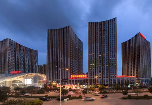 维也纳国际酒店（南宁安吉万达广场苏卢地铁站店）外景图