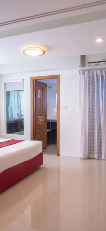 ห้องดีลักซ์ เตียงใหญ่ 1 เตียง