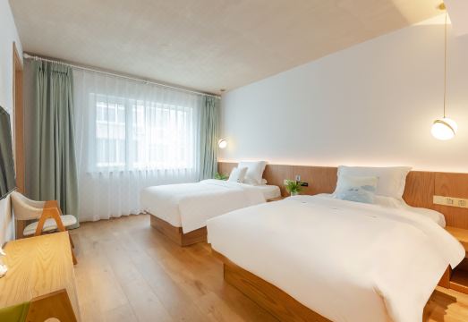 3. 칭다오 징하이 ..