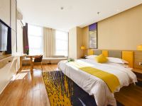 都匀途家斯维登度假公寓(万达广场) - 黄色系高级大床房