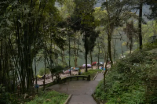 Jianshan Ping'an Private Soup Villa (Emei Mountain Scenic Area Store) Hôtels à proximité de : Wannian Temple