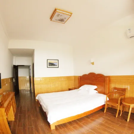 Ziquejie Baishuidong Hostel