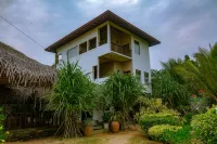 Harmony Beach Bungalows Отели в г. Тангалла