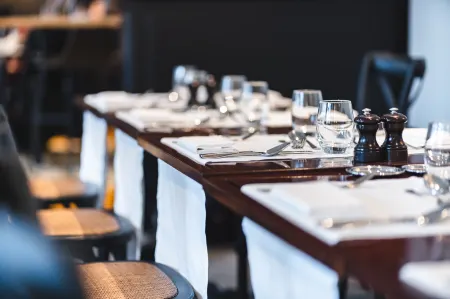 Royal Manotel Отели рядом с достопримечательностью «Musee D'ethnographie de Geneve»