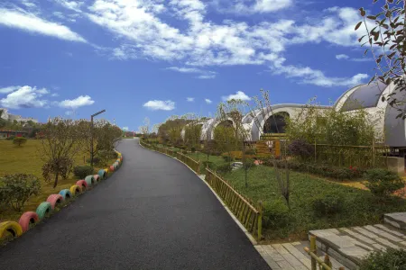 Silk Road Tianlong Valley Cultural Campground Отели рядом с достопримечательностью «Yunfeng Tunpu Scenic Area»