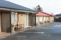 Admiral Court Motel & Apartments