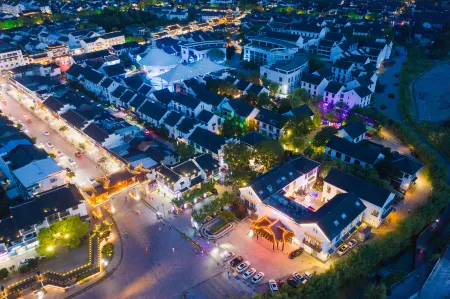 Zelan Courtyard Hotel Отели рядом с достопримечательностью «Double Bridges»