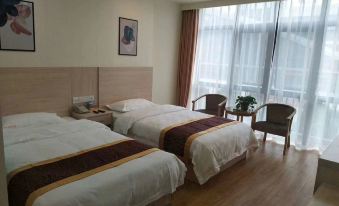 Fengyang Qianzhen Construction Hotel