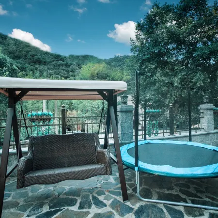 Qinyuan Shanju Private Garden Holiday Villa